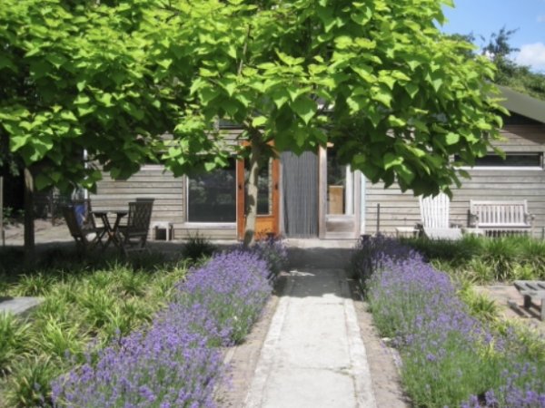 tuinhuis met terras,week€500,weekend€350,midweek€400